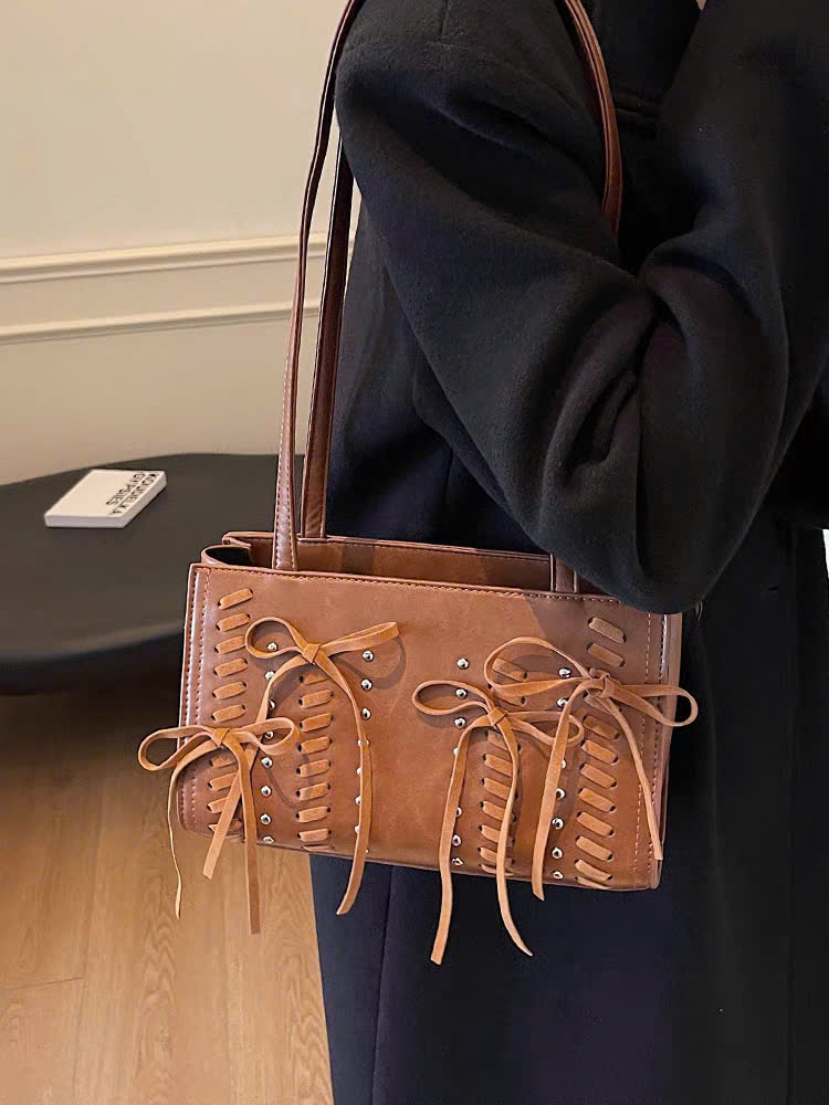 Tassel shoulder bag